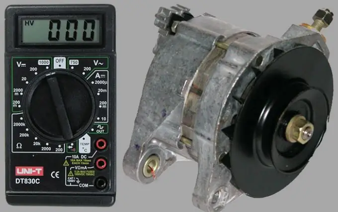 So überprüfen Sie den Generator mit einem Multimeter