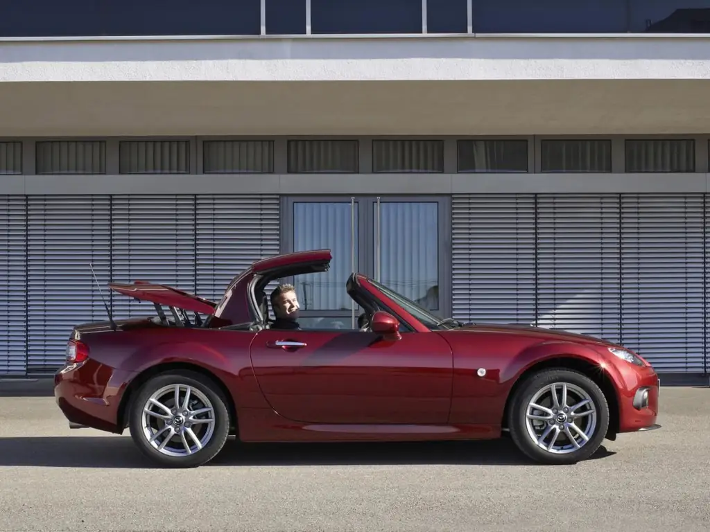 The Mazda MX5 is available in a sporty and comfortable version