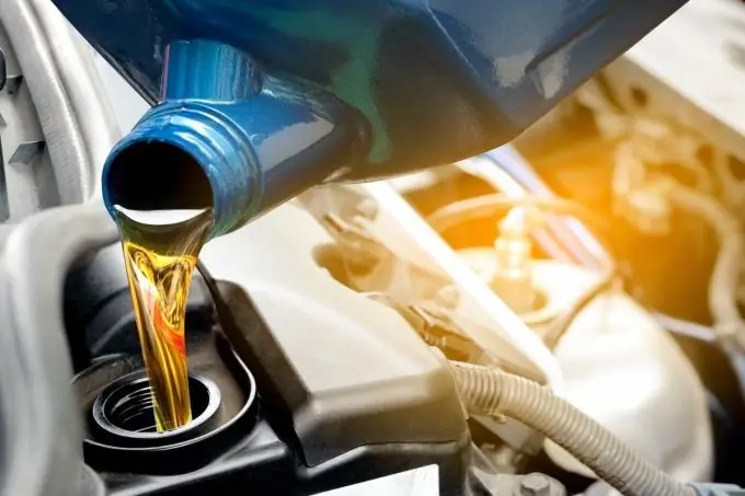 How to determine the condition of an engine by the smell of engine oil?